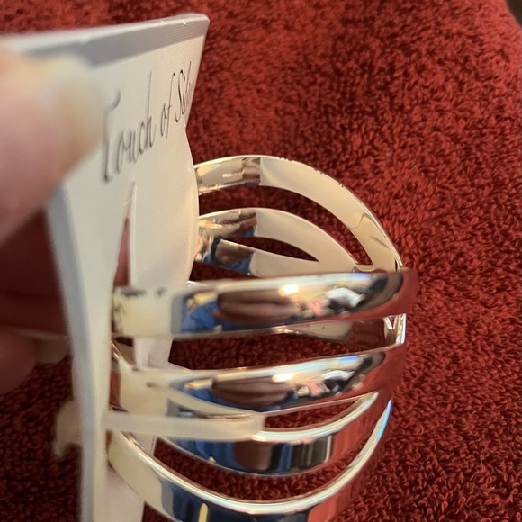 FREE W/ JEWELRY PURCHASE! NWT Touch of Silver Cuff. - Picture 5 of 6